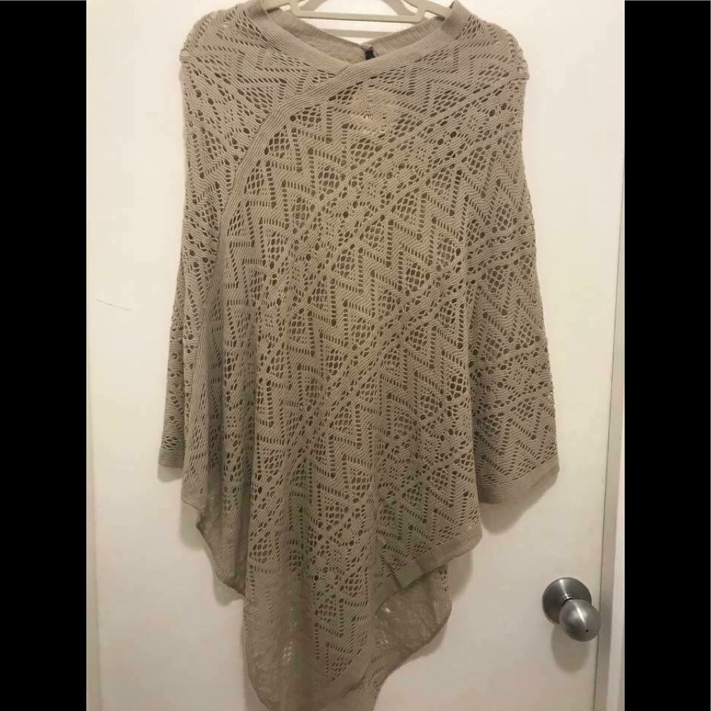 NWT taupe lightweight knit poncho. One size.